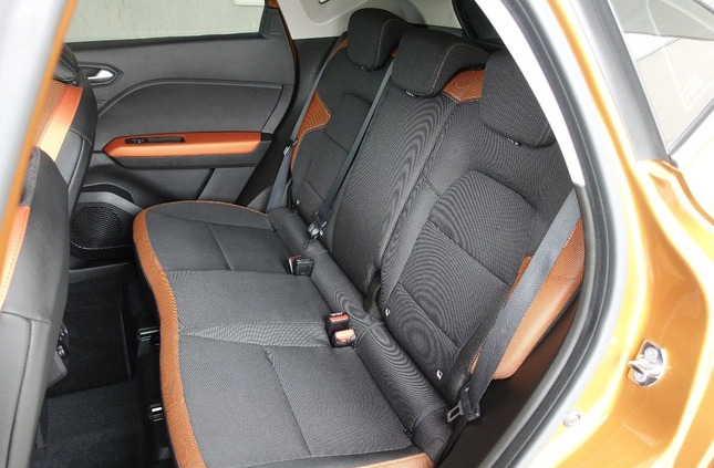 Renault Captur cena 92900 przebieg: 18400, rok produkcji 2021 z Łochów małe 497